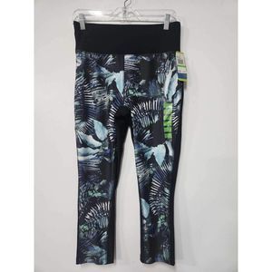 NWT  Spalding Womens Capri Leggings  Size L. A42